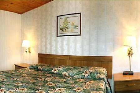 Economy Inn Юкайа Экстерьер фото