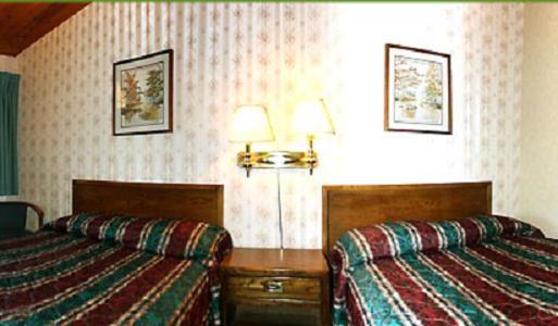 Economy Inn Юкайа Экстерьер фото