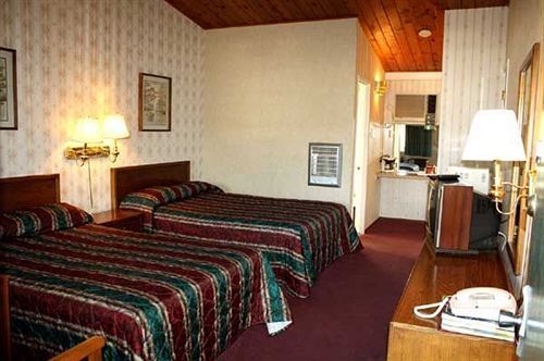 Economy Inn Юкайа Экстерьер фото