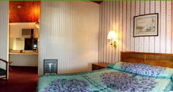 Economy Inn Юкайа Экстерьер фото